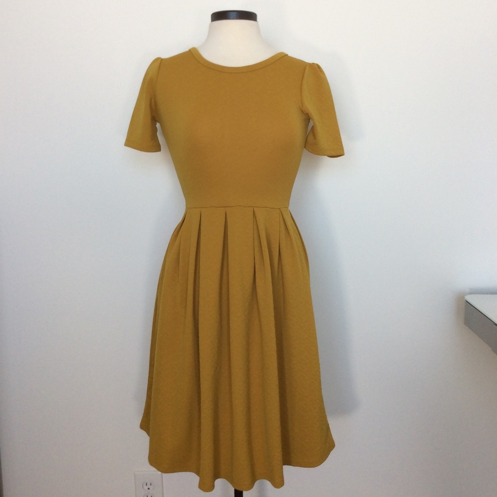 LuLaRoe Amelia  Size XS  Hidden pockets super soft